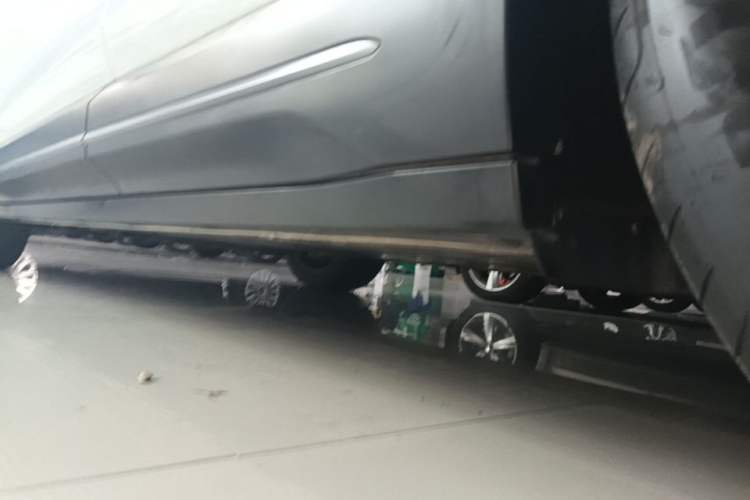 Used Nio ES6 2023 75 kWh Left Side Sill