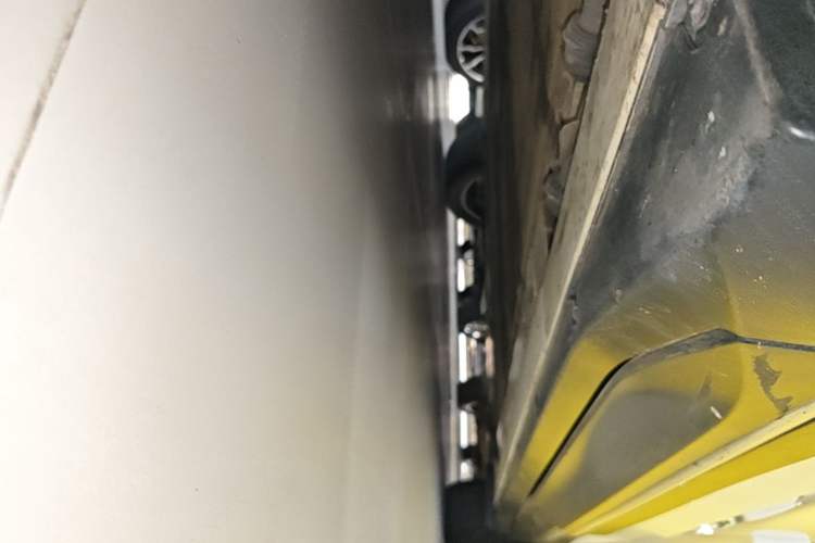 Used Nio ES6 2023 75 kWh Left Side Sill