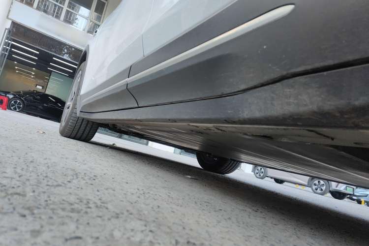 Used Nio ES6 2023 75 kWh Left Side Sill