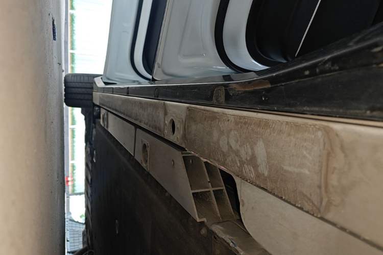 Used Nio ES6 2023 75 kWh Left Side Sill