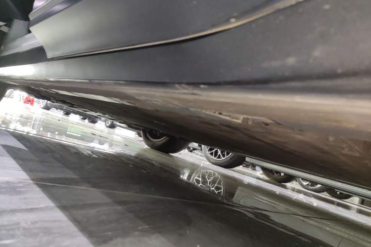 Used Nio ES6 2023 75 kWh Left Side Sill