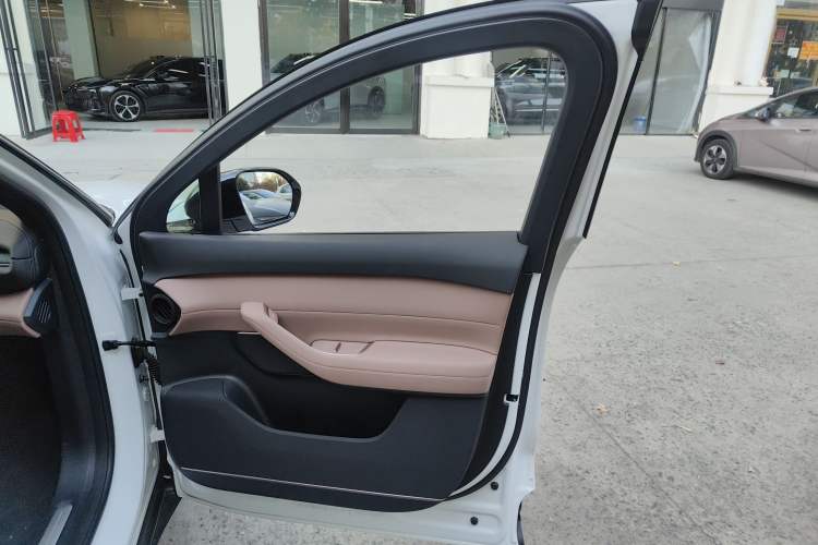 Used Nio ES6 2023 75 kWh Right Front Door Interior