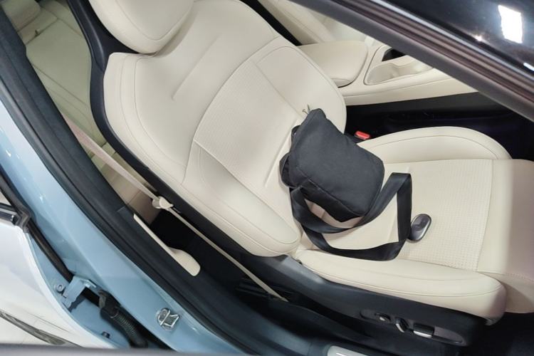 Used Nio ES6 2023 75 kWh Right Front Seat