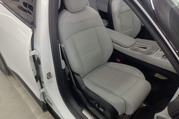 Used Nio ES6 2023 75 kWh Right Front Seat