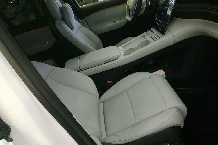 Used Nio ES6 2023 75 kWh Right Front Seat