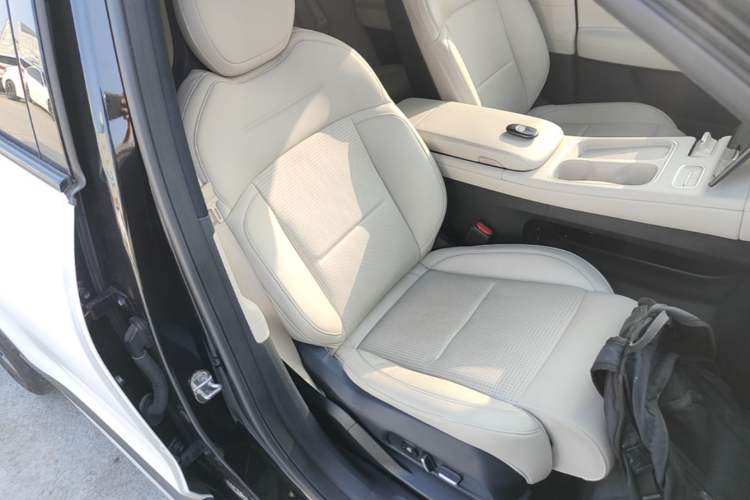 Used Nio ES6 2023 75 kWh Right Front Seat