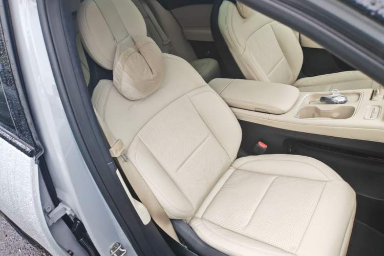 Used Nio ES6 2023 75 kWh Right Front Seat