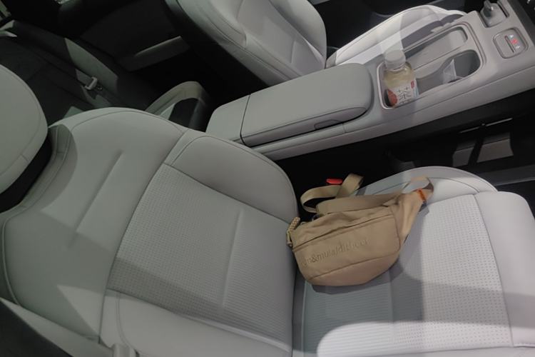 Used Nio ES6 2023 75 kWh Right Front Seat
