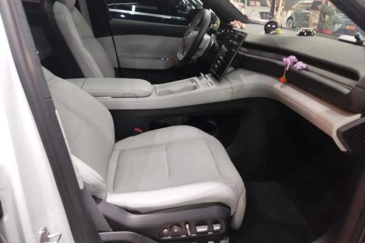 Used Nio ES6 2023 75 kWh Right Front Seat