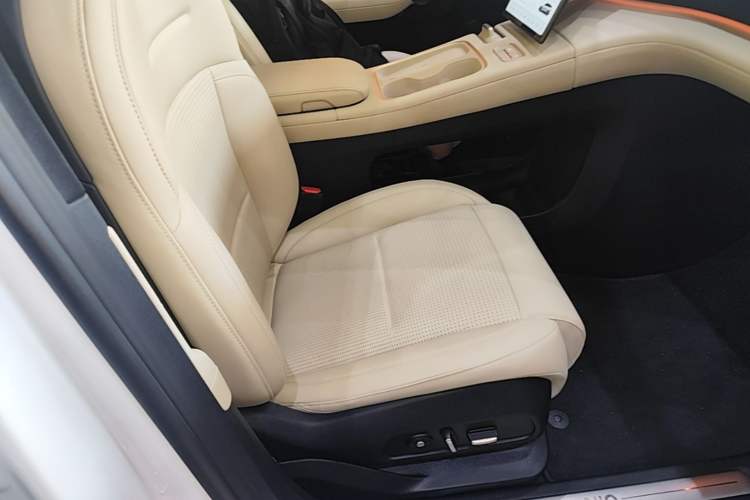 Used Nio ES6 2023 75 kWh Right Front Seat