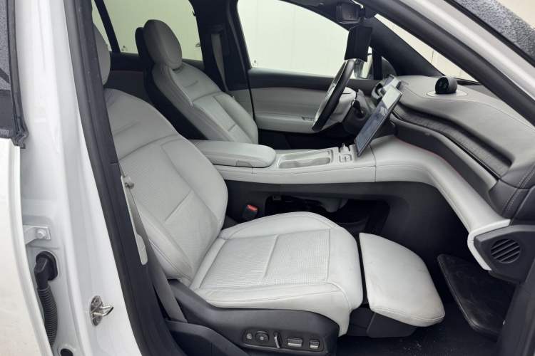 Used Nio ES6 2023 75 kWh Right Front Seat