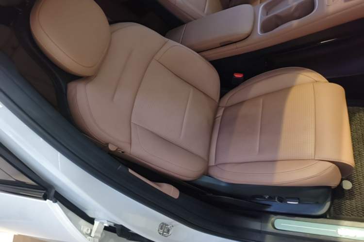 Used Nio ES6 2023 75 kWh Right Front Seat