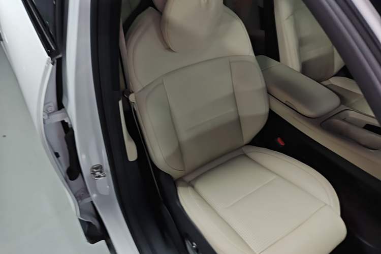 Used Nio ES6 2023 75 kWh Right Front Seat
