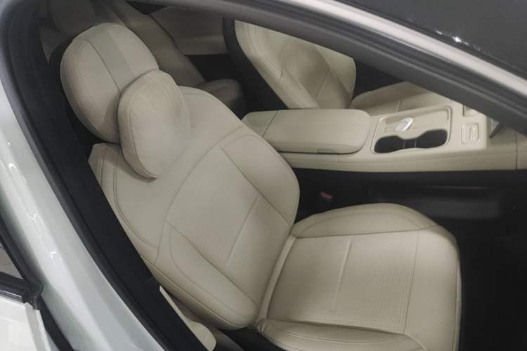 Used Nio ES6 2023 75 kWh Right Front Seat