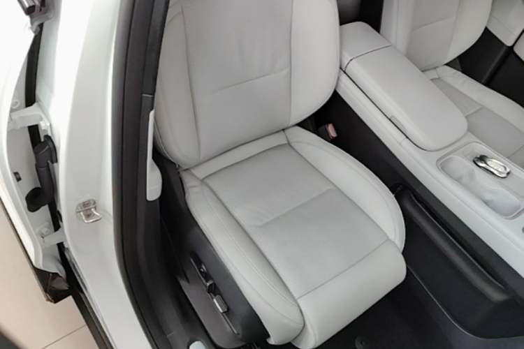 Used Nio ES6 2023 75 kWh Right Front Seat