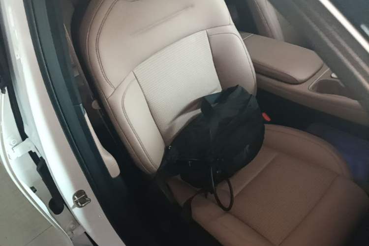 Used Nio ES6 2023 75 kWh Right Front Seat