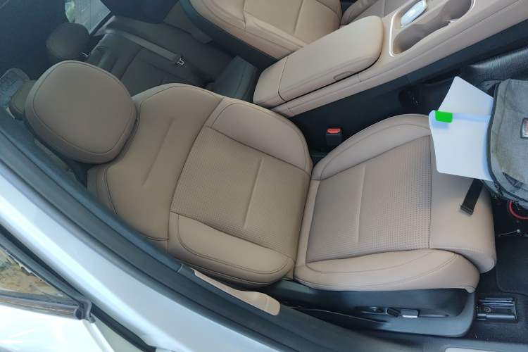 Used Nio ES6 2023 75 kWh Right Front Seat