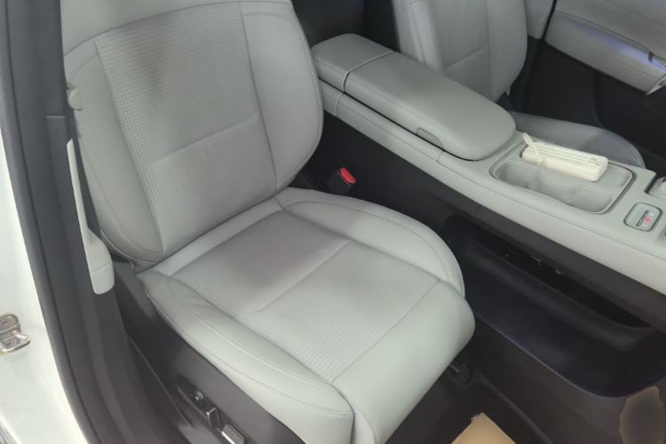 Used Nio ES6 2023 75 kWh Right Front Seat