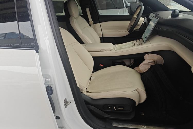Used Nio ES6 2023 75 kWh Right Front Seat