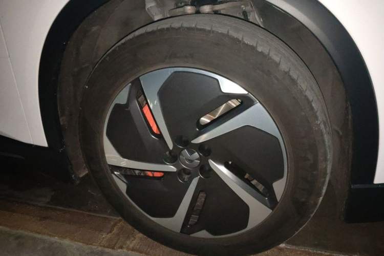 Used Nio ES6 2023 75 kWh Right Front Wheel Hub