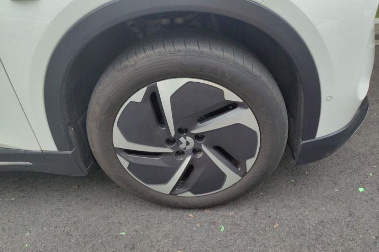 Used Nio ES6 2023 75 kWh Right Front Wheel Hub