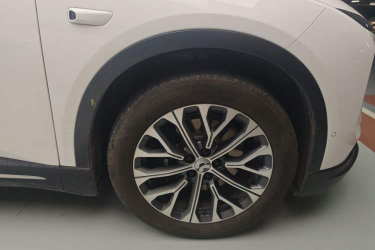 Used Nio ES6 2023 75 kWh Right Front Wheel Hub