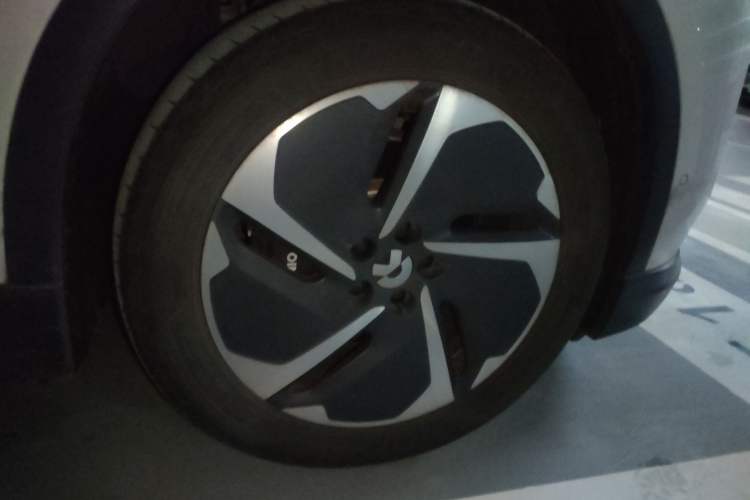 Used Nio ES6 2023 75 kWh Right Front Wheel Hub