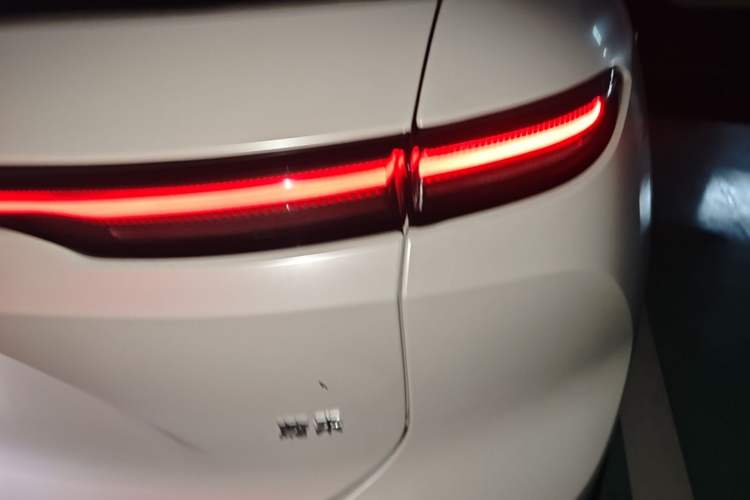 Used Nio ES6 2023 75 kWh Right Rear Taillight