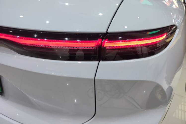 Used Nio ES6 2023 75 kWh Right Rear Taillight
