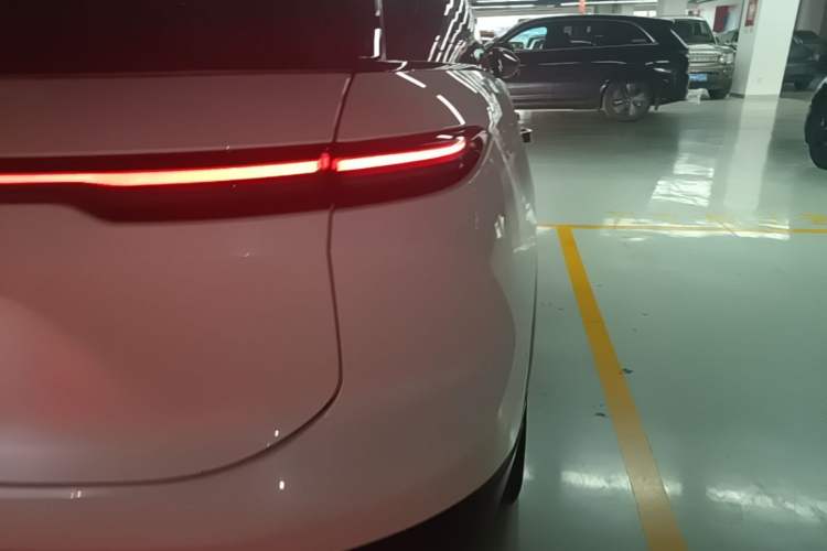 Used Nio ES6 2023 75 kWh Right Rear Taillight