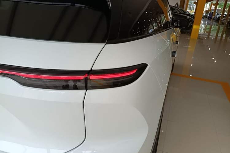 Used Nio ES6 2023 75 kWh Right Rear Taillight