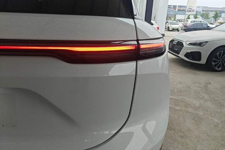 Used Nio ES6 2023 75 kWh Right Rear Taillight