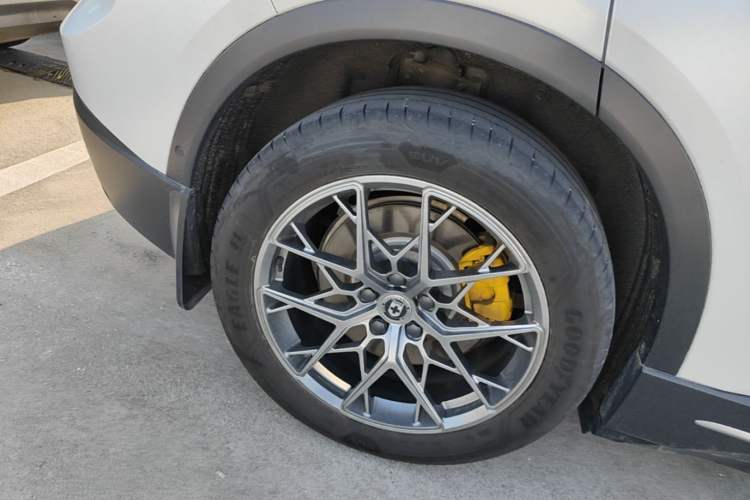 Used Nio ES6 2023 75 kWh Right Rear Wheel Hub