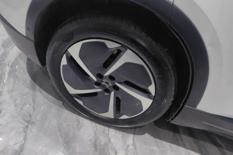 Used Nio ES6 2023 75 kWh Right Rear Wheel Hub