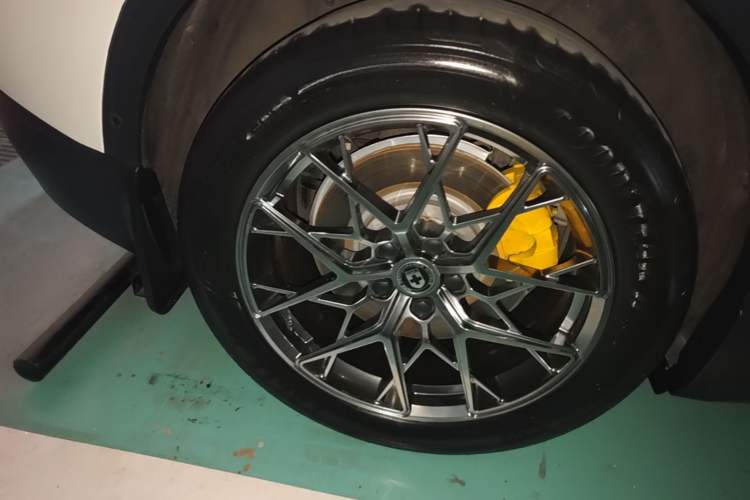 Used Nio ES6 2023 75 kWh Right Rear Wheel Hub