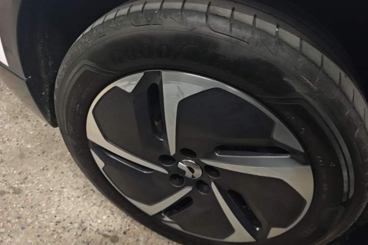 Used Nio ES6 2023 75 kWh Right Rear Wheel Hub