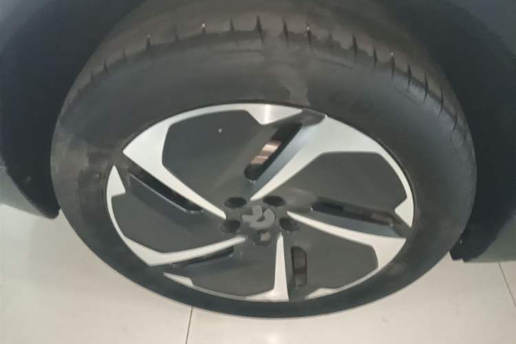 Used Nio ES6 2023 75 kWh Right Rear Wheel Hub