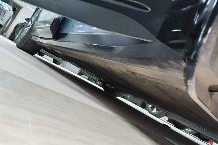 Used Nio ES6 2023 75 kWh Right Side Sill