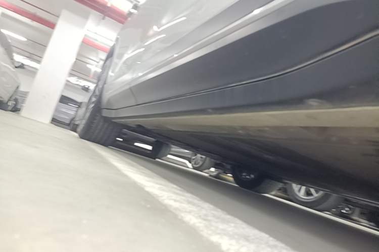 Used Nio ES6 2023 75 kWh Right Side Sill