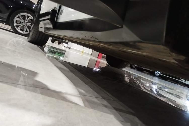 Used Nio ES6 2023 75 kWh Right Side Sill