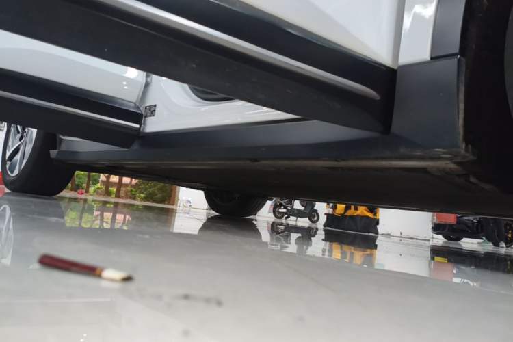 Used Nio ES6 2023 75 kWh Right Side Sill