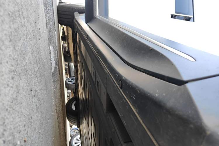 Used Nio ES6 2023 75 kWh Right Side Sill