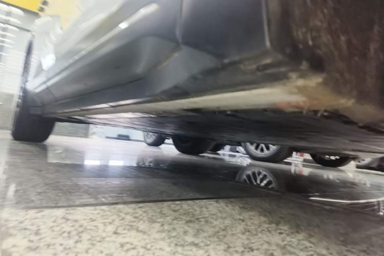 Used Nio ES6 2023 75 kWh Right Side Sill