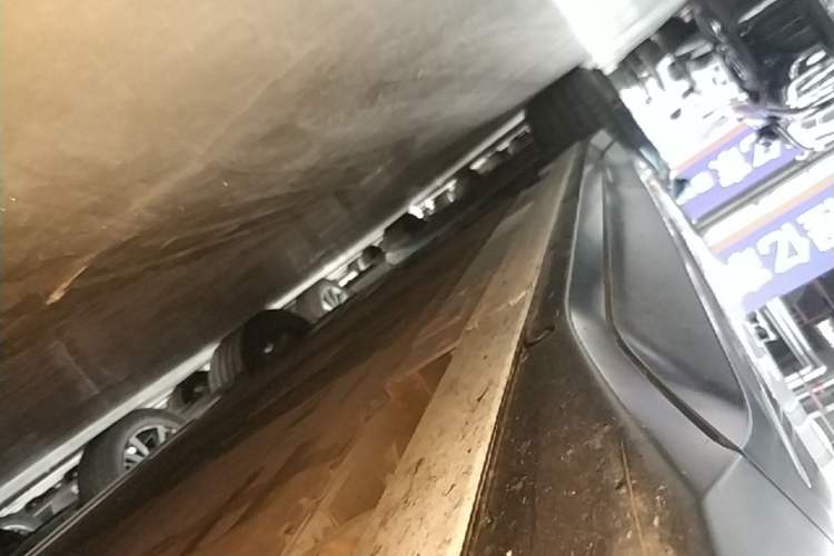 Used Nio ES6 2023 75 kWh Right Side Sill