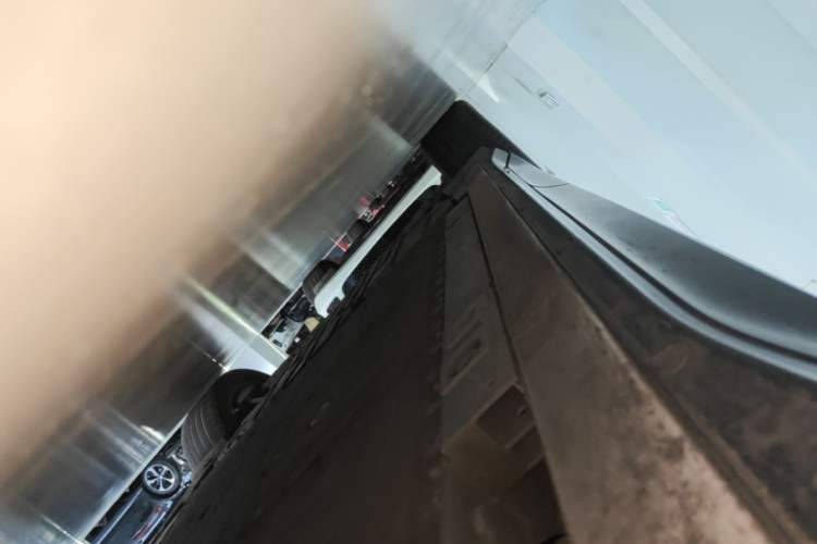 Used Nio ES6 2023 75 kWh Right Side Sill
