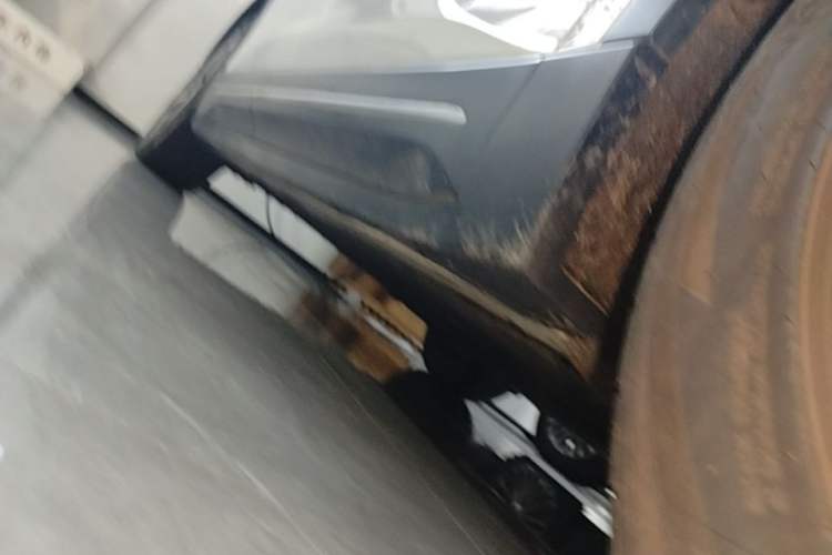 Used Nio ES6 2023 75 kWh Right Side Sill