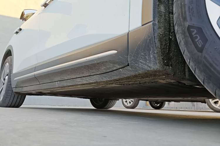 Used Nio ES6 2023 75 kWh Right Side Sill