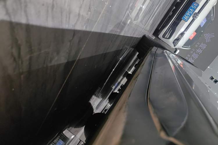 Used Nio ES6 2023 75 kWh Right Side Sill