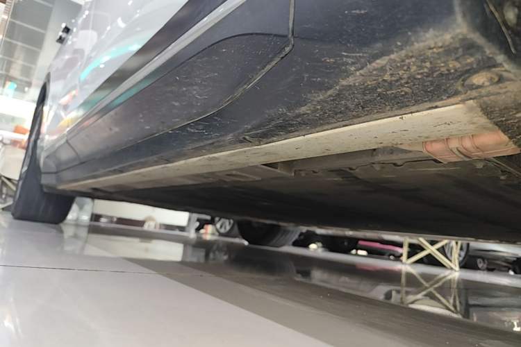 Used Nio ES6 2023 75 kWh Right Side Sill