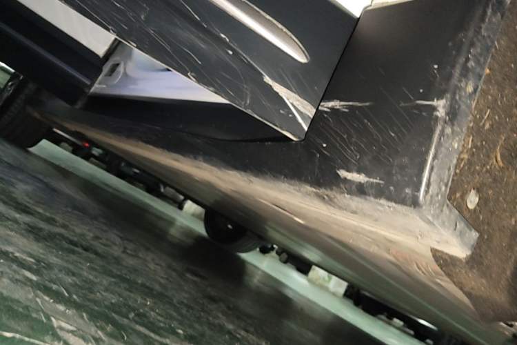 Used Nio ES6 2023 75 kWh Right Side Sill